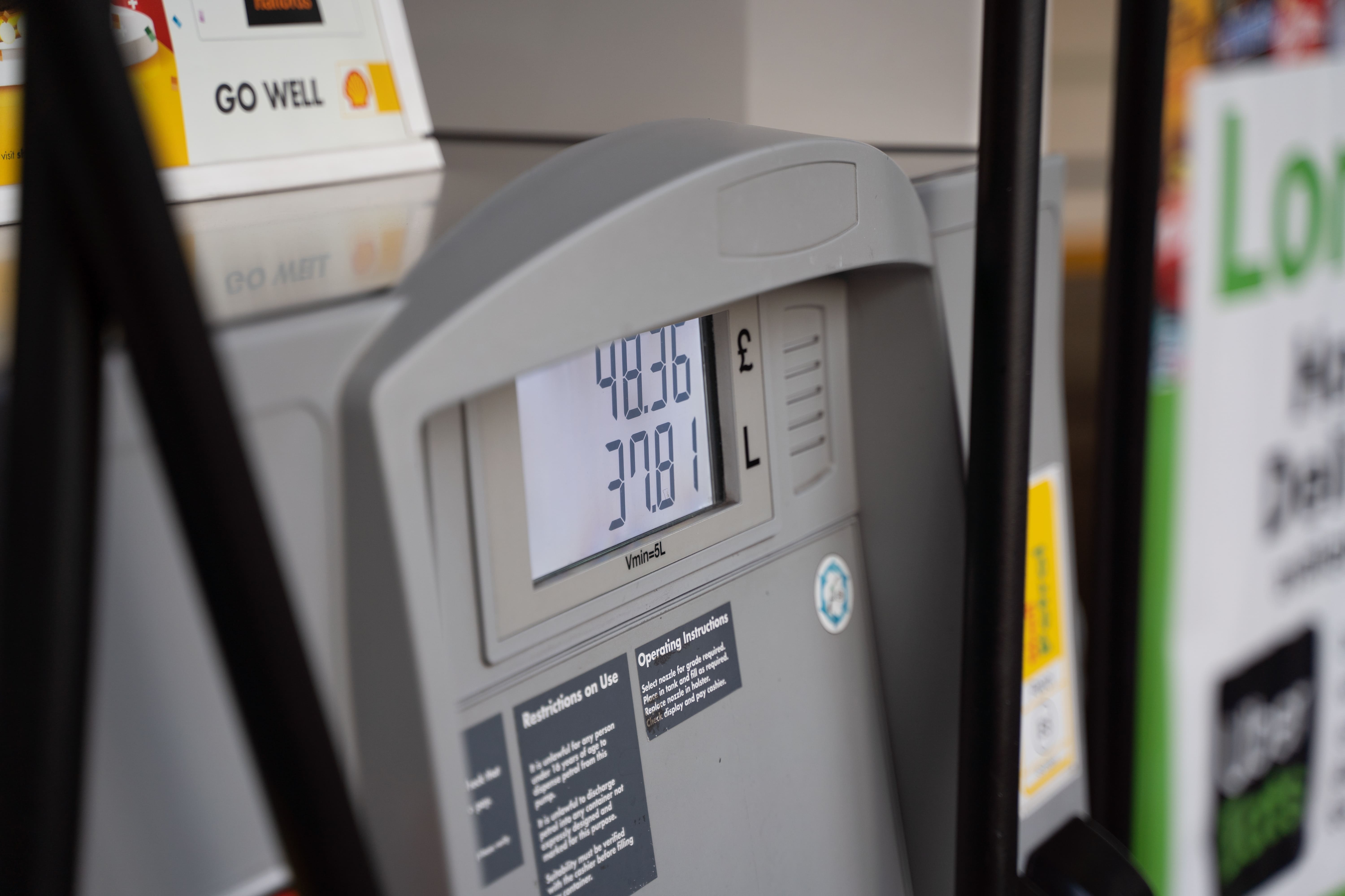 Разумно ли е да изтеглим бърз кредит, за да се запасим с гориво при тези цени на горивата?